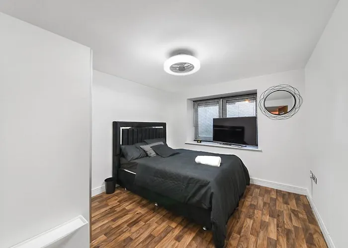 E15Stratford 3Bed 2Bath Plus Parking